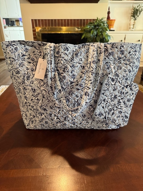 Vera Bradley Handbags - Vera Bradley Grand Tote Quilted - NWT